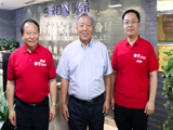 Известный экономист У Сяоцю и сопровождающие его лица посетили компанию SRON для визита и обмена
